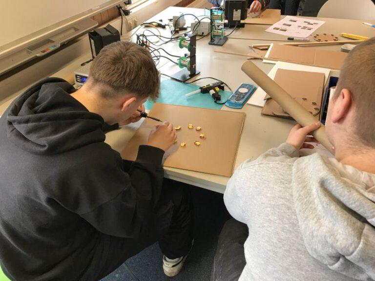 Technikkurs besucht ROUYOUTH-Center