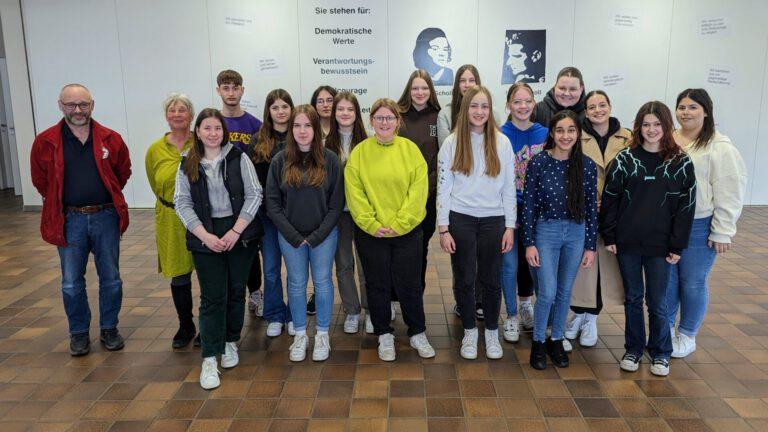 Schulsanitäter erhalten Urkunden