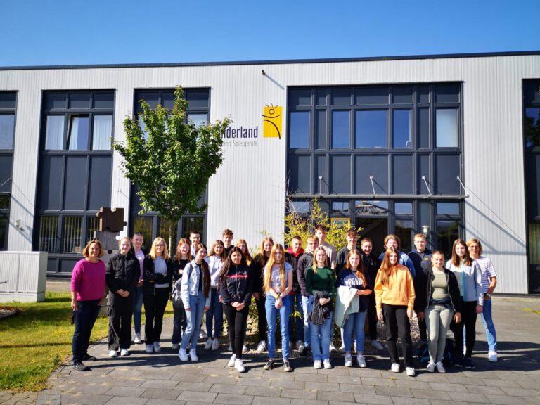 Betriebsbesichtigung bei der Firma Kinderland